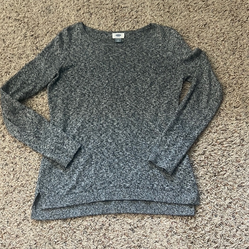 Size small old navy sweater. Comfy!
